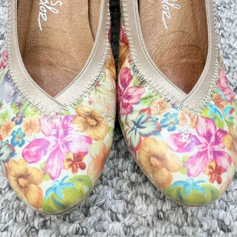 Hispanitas floral patent leather wedge heels EU 36